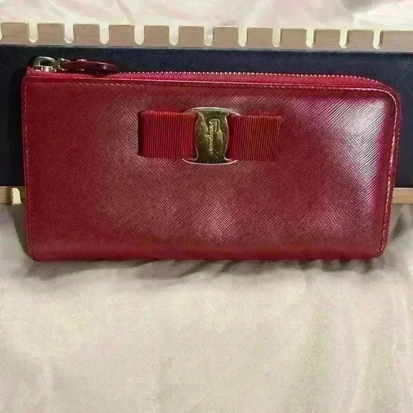 Ferragamo Zip Wallet w/ Dust Bag - Picture 4 of 11